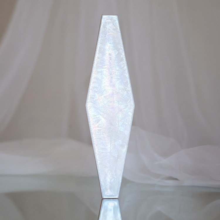 虹彩の輝き Plume White(プルームホワイト)