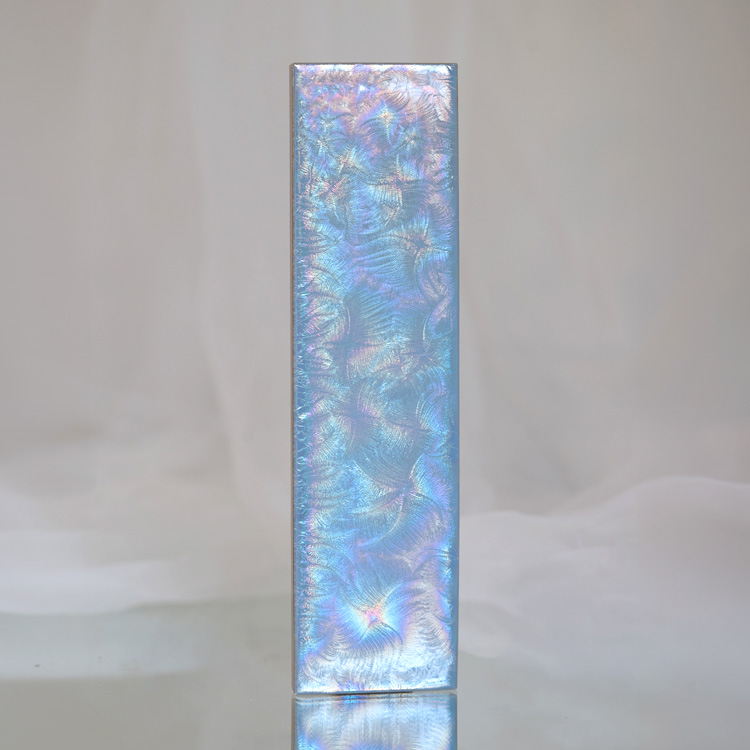 虹彩の輝くタイル Plume Blue(プルームブルー)